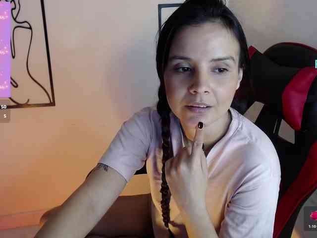 MiaRobinn webcam