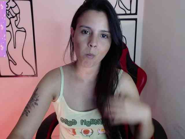 MiaRobinn webcam