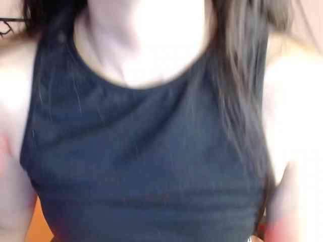 MiaRobinn webcam