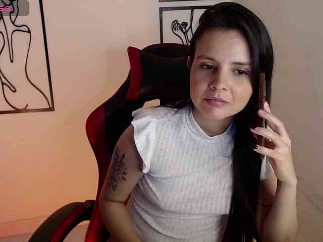 MiaRobinn webcam