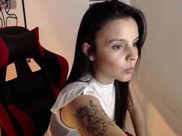 MiaRobinn webcam