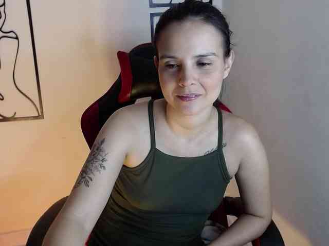 MiaRobinn webcam