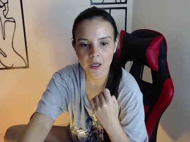 MiaRobinn webcam