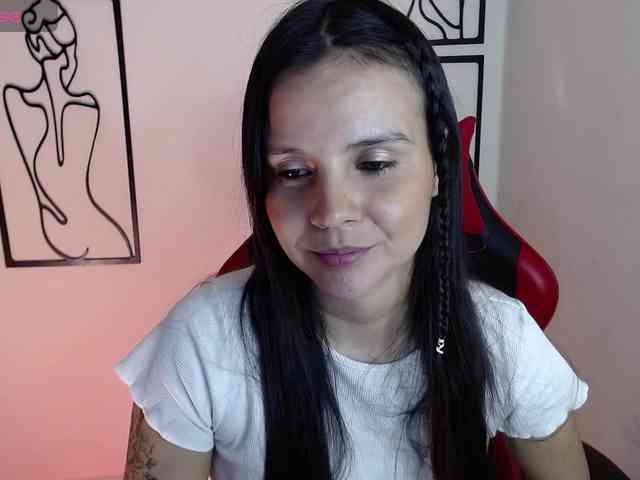 MiaRobinn webcam