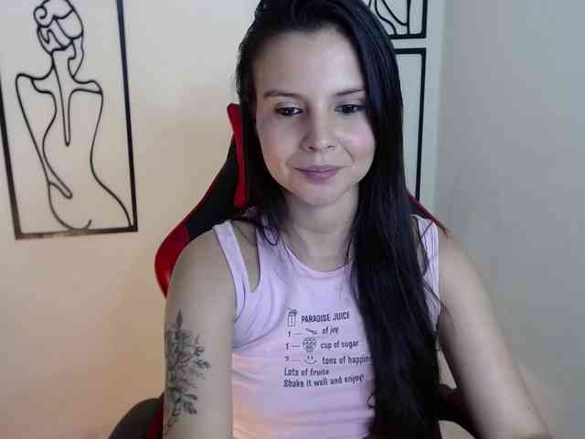 MiaRobinn webcam