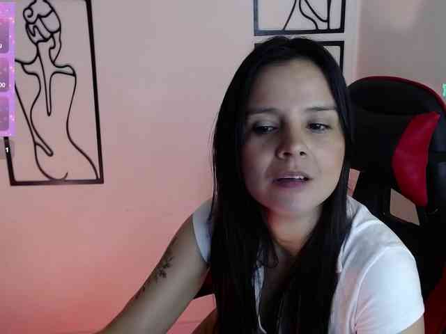 MiaRobinn webcam