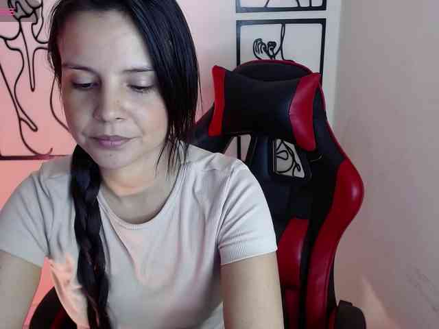 MiaRobinn webcam