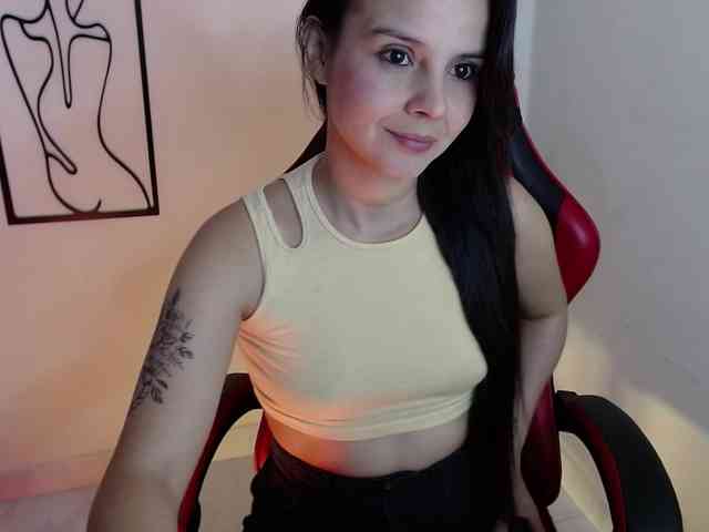 MiaRobinn webcam