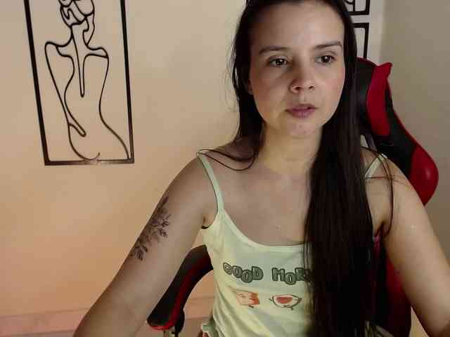 MiaRobinn webcam