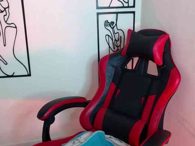MiaRobinn webcam