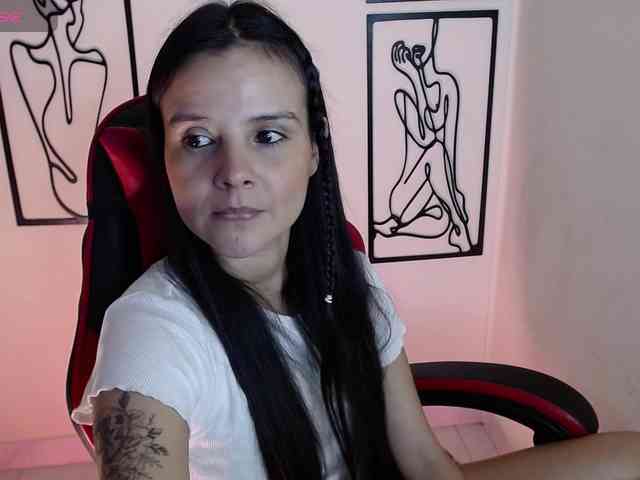 MiaRobinn webcam