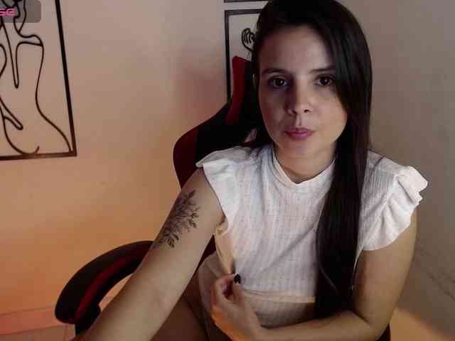 MiaRobinn webcam