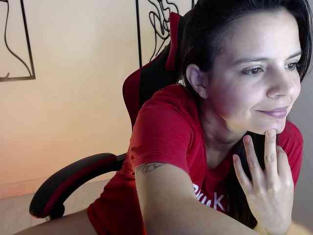MiaRobinn webcam