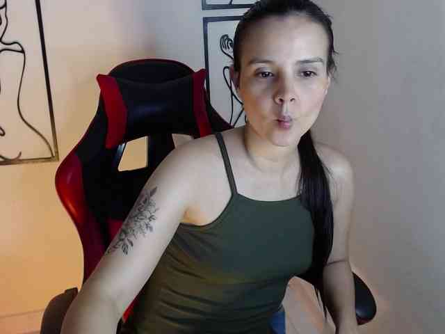 MiaRobinn webcam