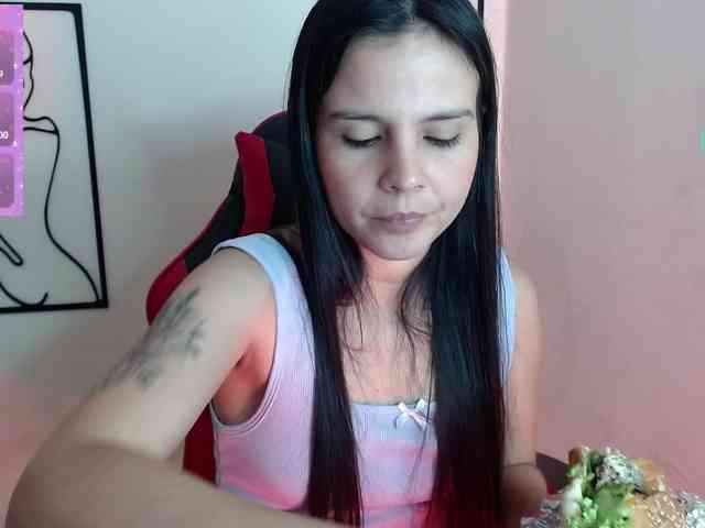 MiaRobinn webcam