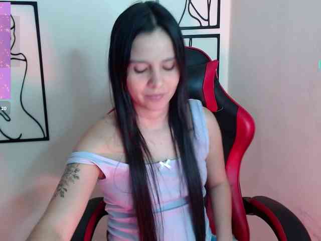 MiaRobinn webcam