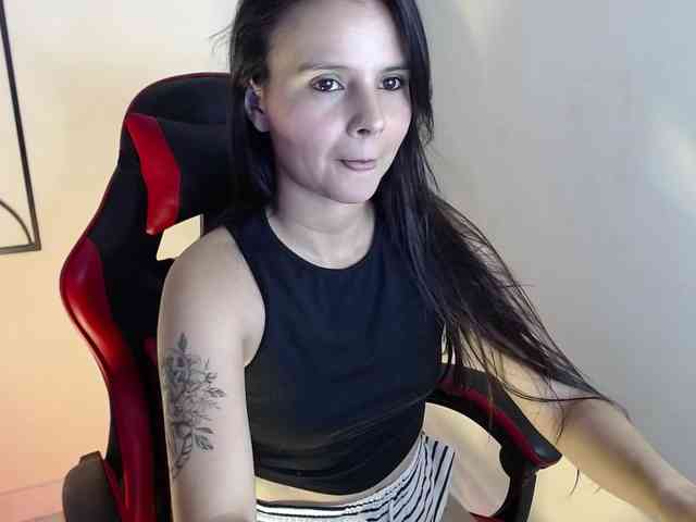MiaRobinn webcam