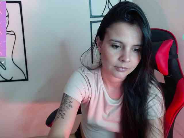 MiaRobinn webcam