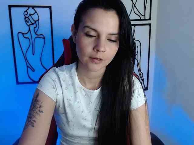 MiaRobinn webcam