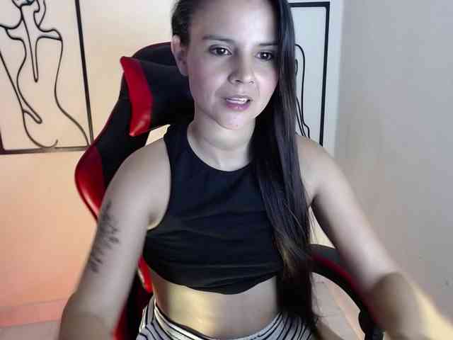 MiaRobinn webcam