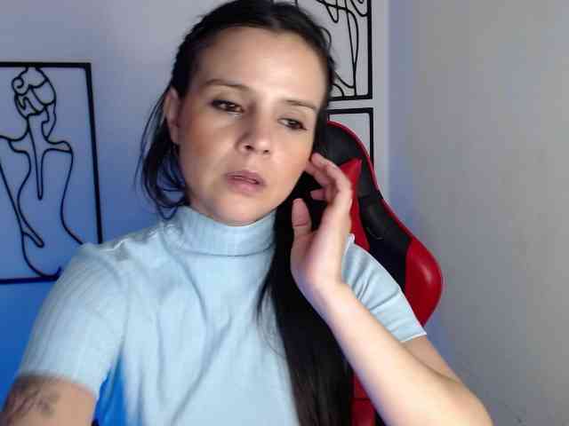 MiaRobinn webcam