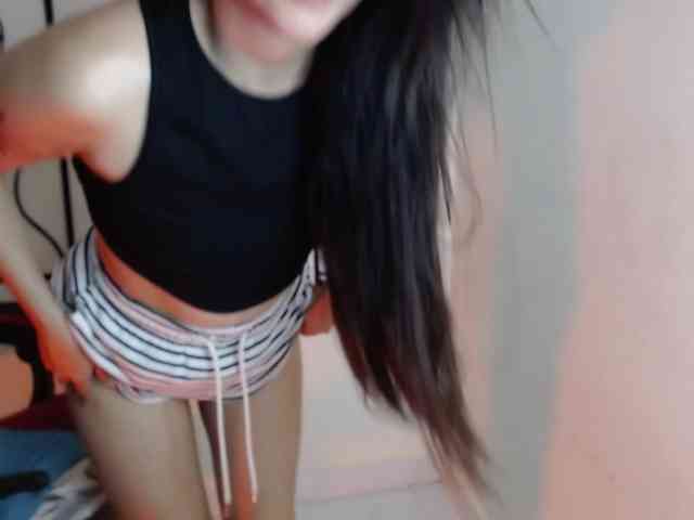 MiaRobinn webcam