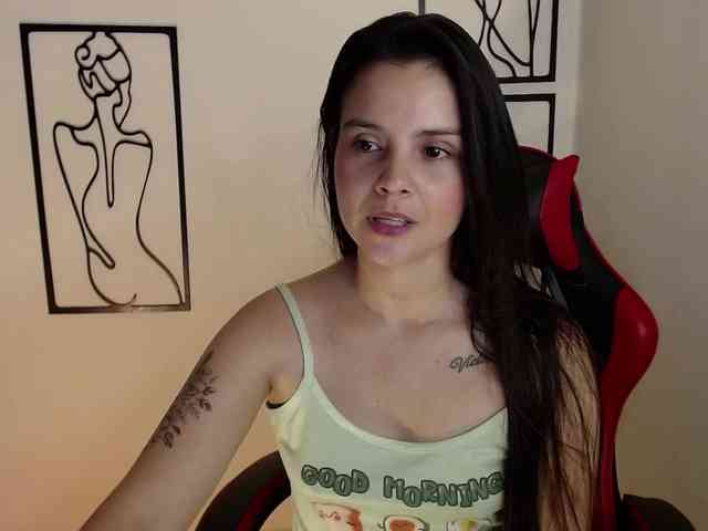 MiaRobinn webcam