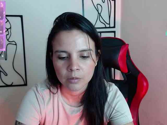 MiaRobinn webcam