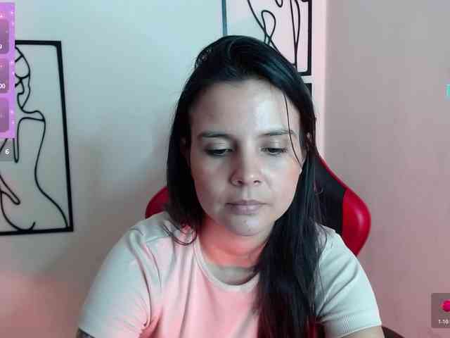 MiaRobinn webcam