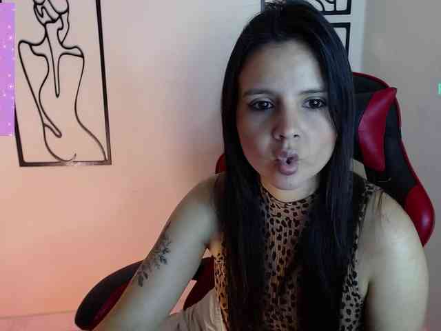 MiaRobinn webcam
