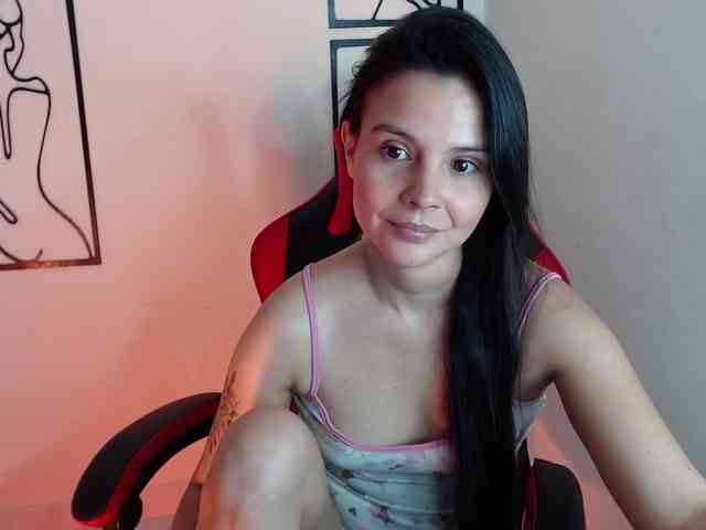 MiaRobinn webcam