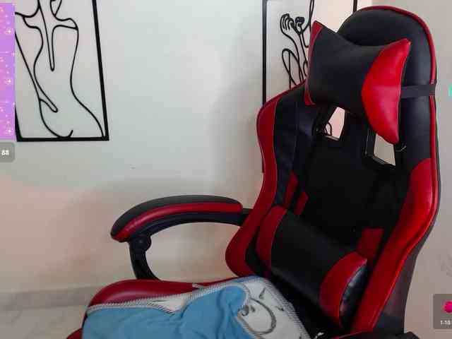 MiaRobinn webcam