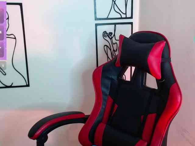 MiaRobinn webcam