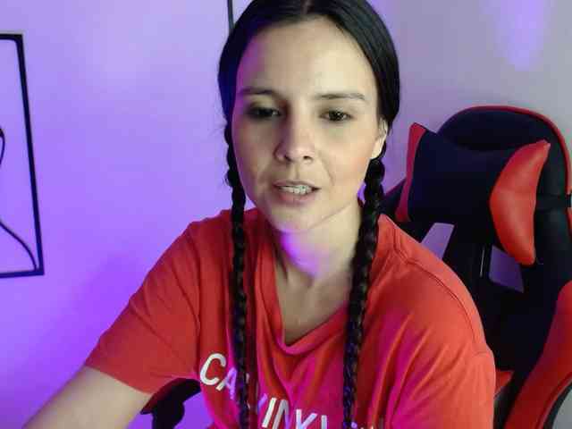 MiaRobinn webcam
