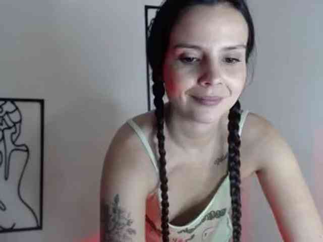 MiaRobinn webcam