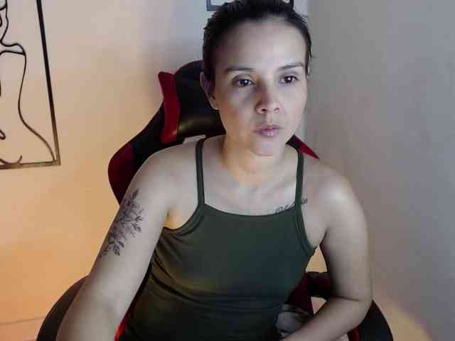 MiaRobinn webcam