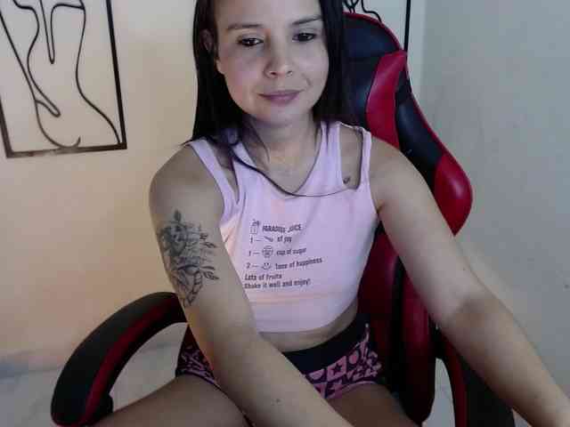 MiaRobinn webcam