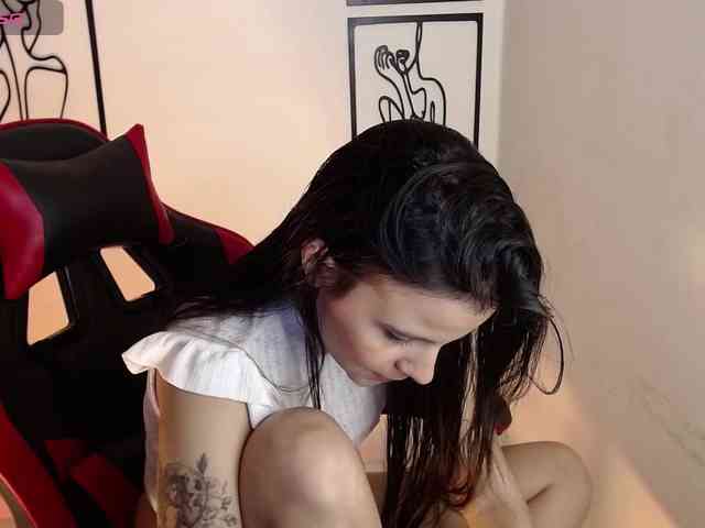 MiaRobinn webcam