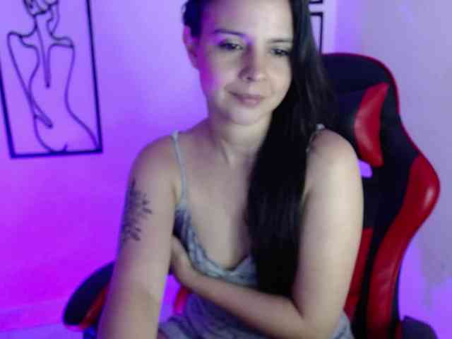 MiaRobinn webcam