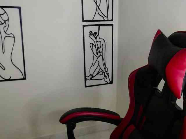 MiaRobinn webcam