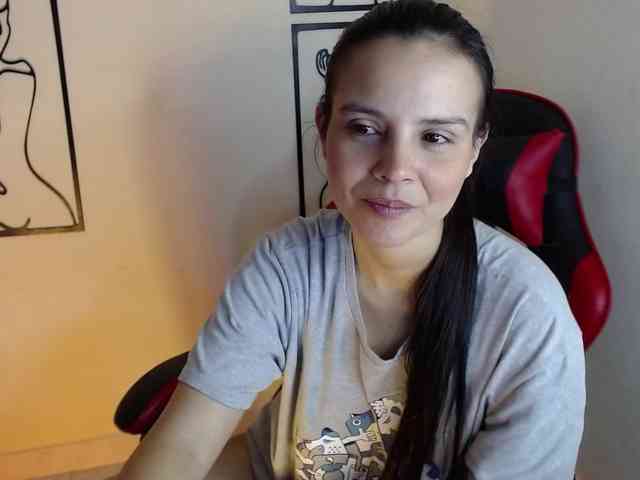 MiaRobinn webcam