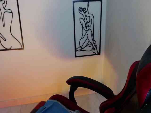 MiaRobinn webcam