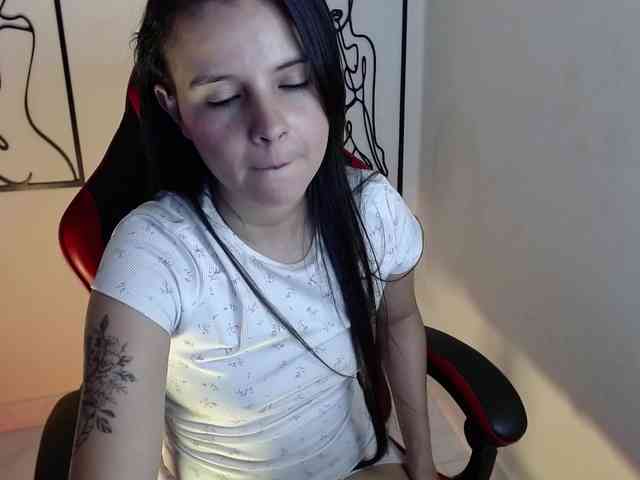 MiaRobinn webcam