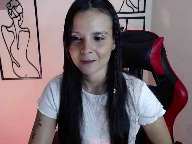 MiaRobinn webcam