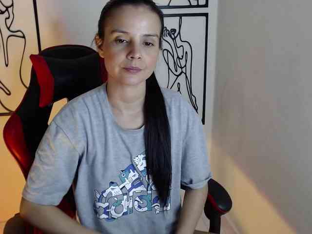 MiaRobinn webcam