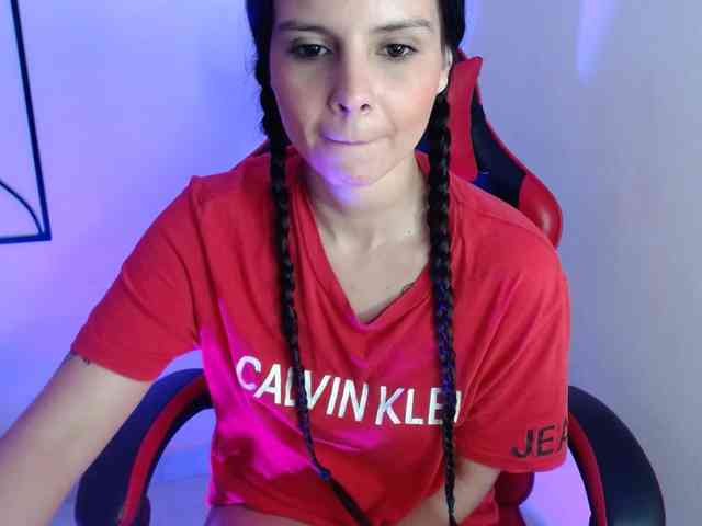 MiaRobinn webcam