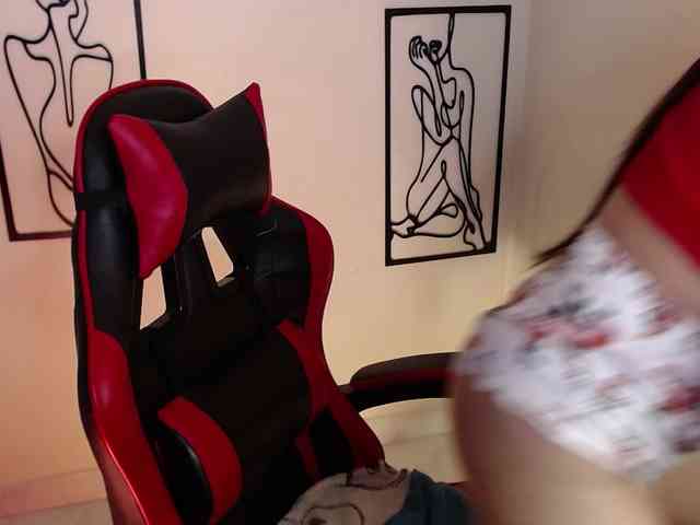 MiaRobinn webcam