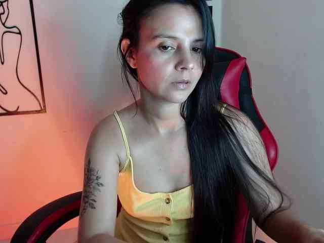 MiaRobinn webcam