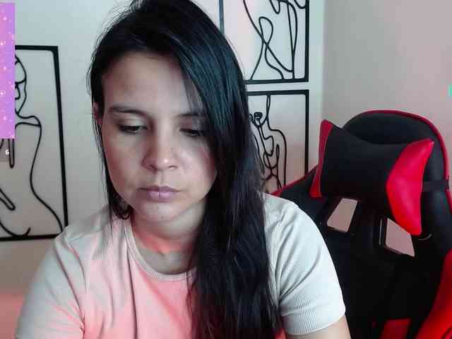 MiaRobinn webcam
