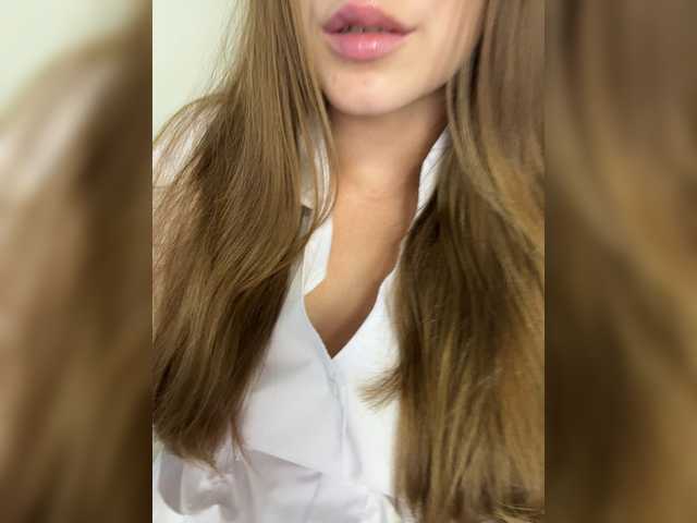 Adelaida1001 live cam on BongaCams